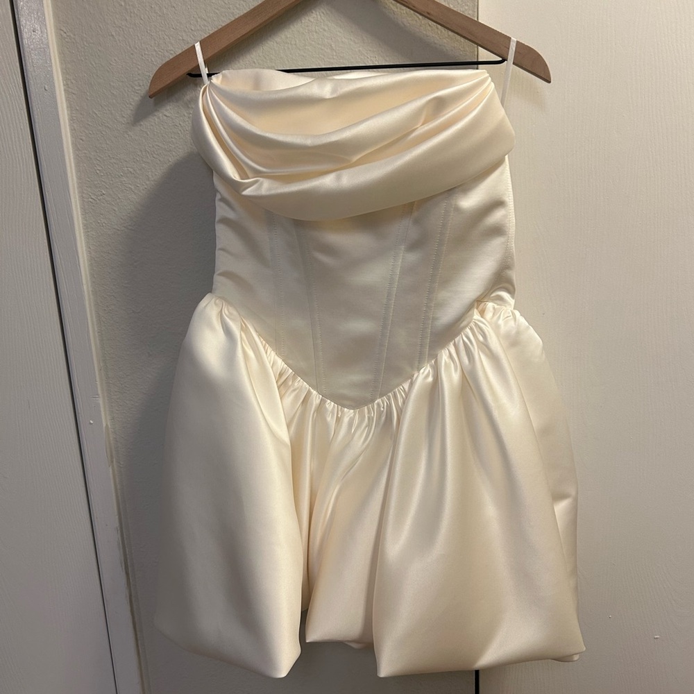 Elegant Cream Strapless Dress - Picture 4 of 4